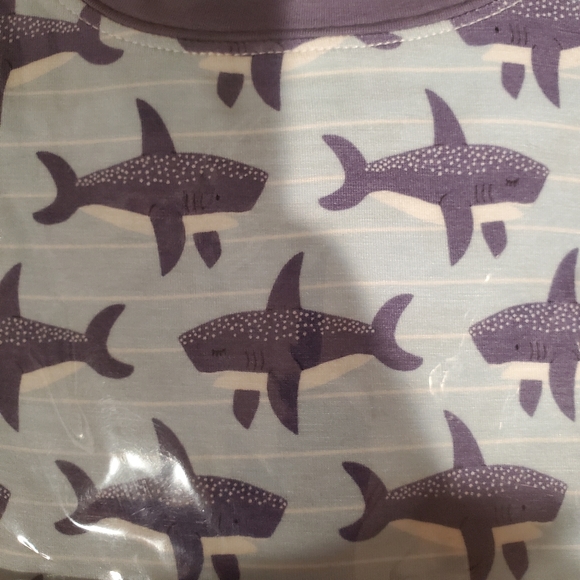NWT LITTLE SLEEPIES OG SHARKS TWO PIECE SIZE 5/6 - Picture 3 of 3